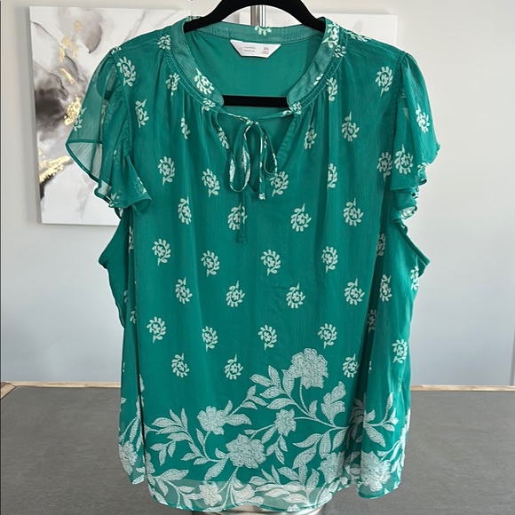 LC Lauren Conrad Tops - LC Lauren Conrad Flutter Sleeve Ruffled Blouse